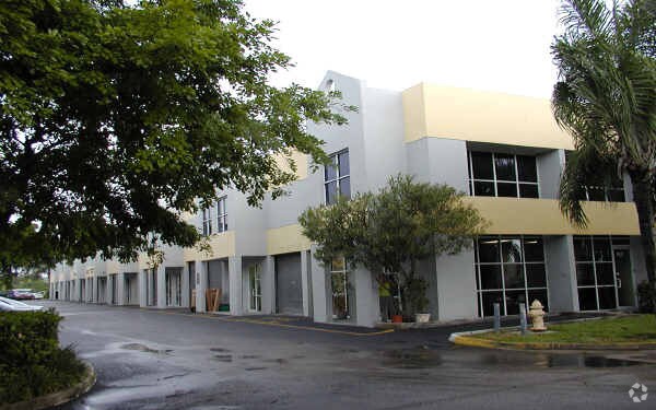 More Photos Of 20101-20161 NE 16th Pl, Miami Loft Creative Space For Sale