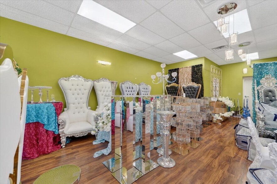 More Photos Of 2055 Blue Spring Rd, Huntsville Storefront Retail Office For Sale