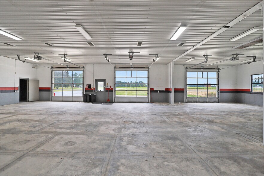 More Photos Of 1184 Poor Farm Rd, Murray Flex For Sale