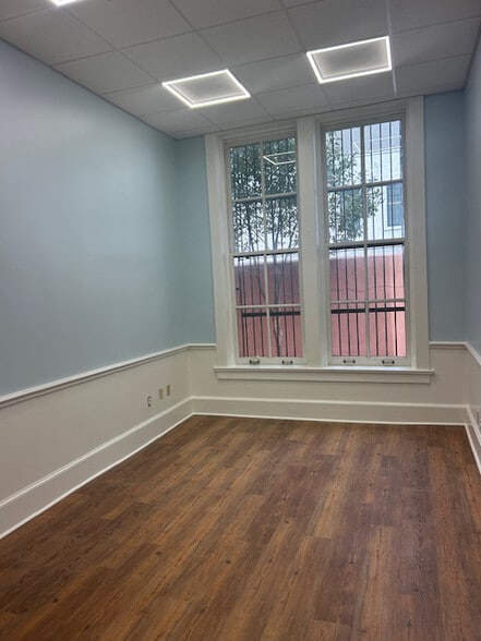 More Photos Of 68 St Francis St, Mobile Office For Lease