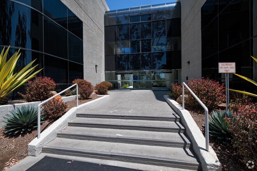 More Photos Of 7220 Trade St, San Diego Office For Lease