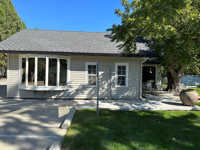 More Photos Of 1115 N Cole Rd, Boise Freestanding For Sale