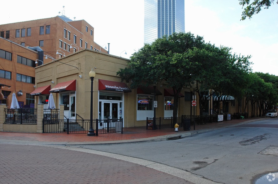 Primary Photo Of 1714-1722 N Market St, Dallas Storefront For Lease