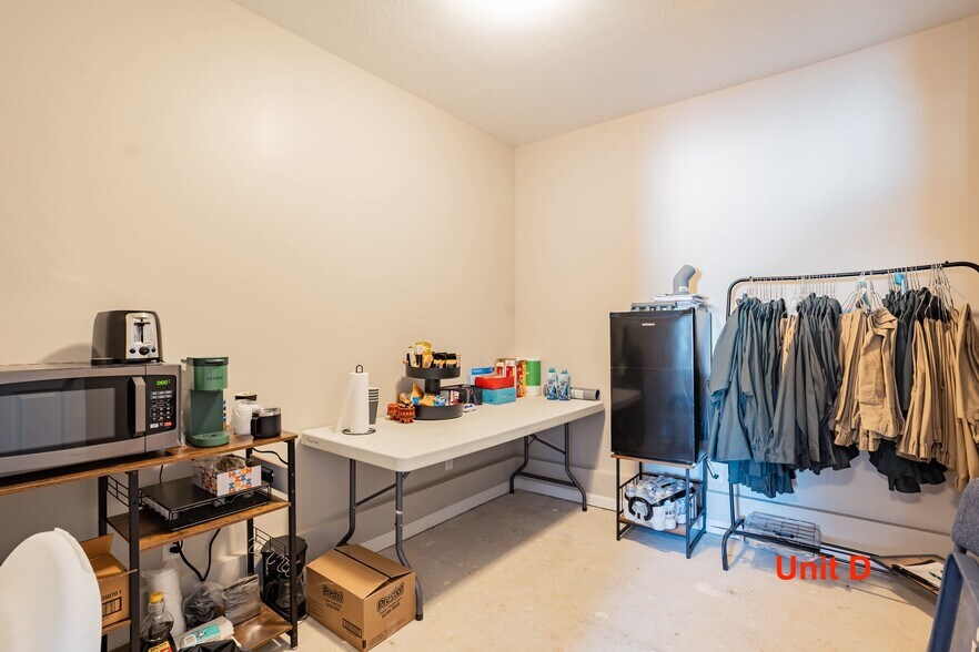 More Photos Of 8758 IN-9, Pendleton Light Manufacturing For Sale