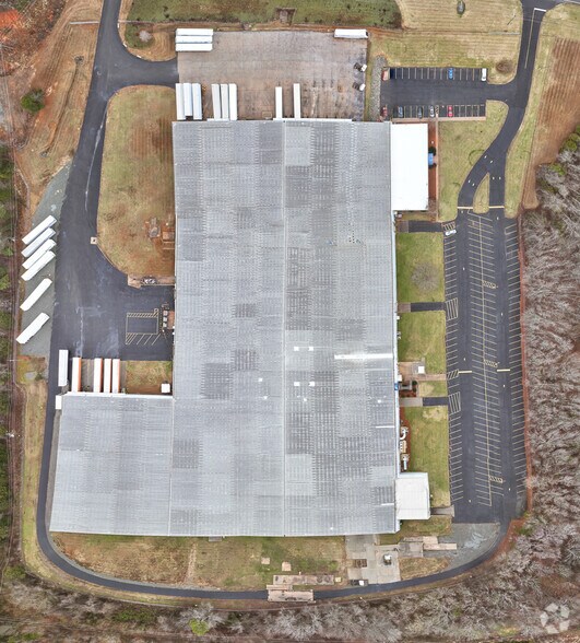 More Photos Of 647 Hargrave Rd, Lexington Warehouse For Lease