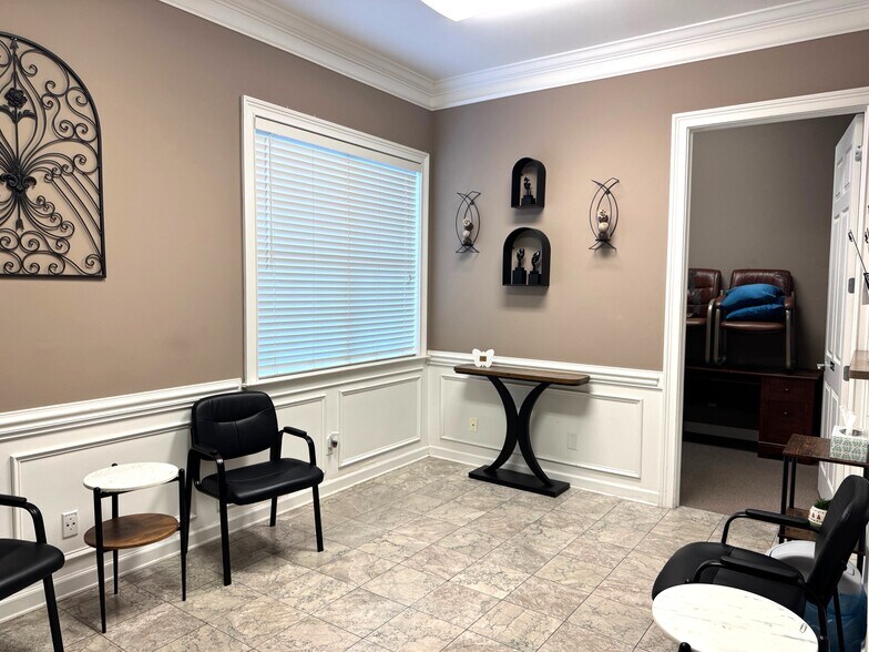 More Photos Of 37 W Fairmont Ave, Savannah Office For Lease