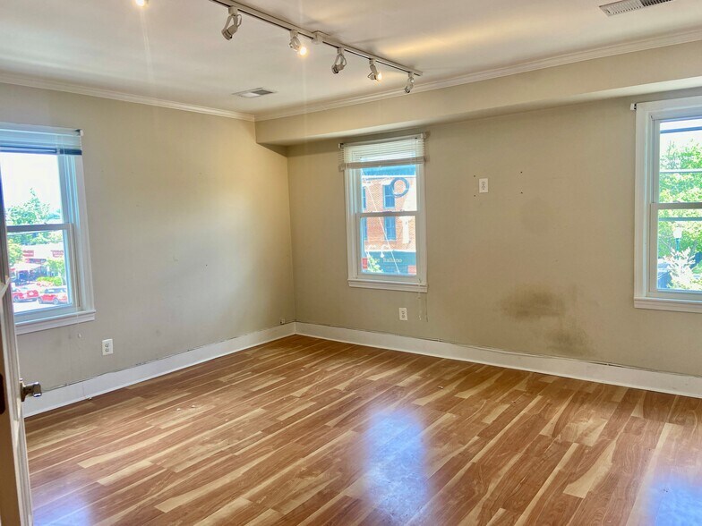 More Photos Of 145 Church St NW, Vienna General Retail For Lease