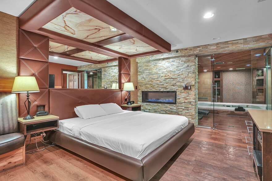 More Photos Of 16W621 S Frontage Rd, Willowbrook Hotel For Sale