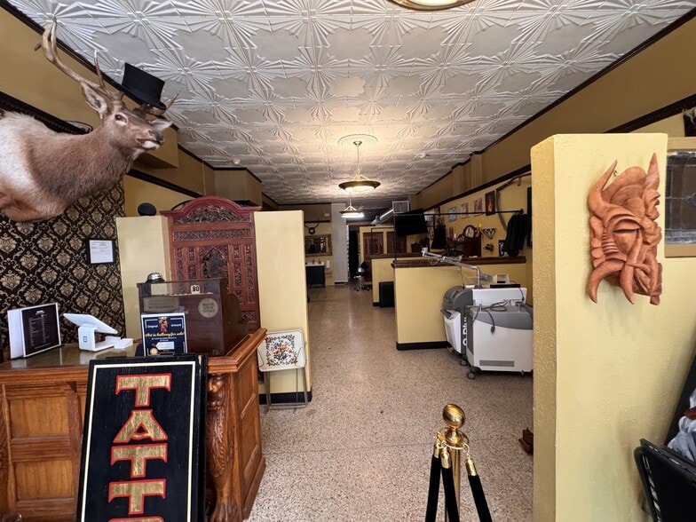 More Photos Of 218-224 State St, Madison Storefront Retail Office For Lease