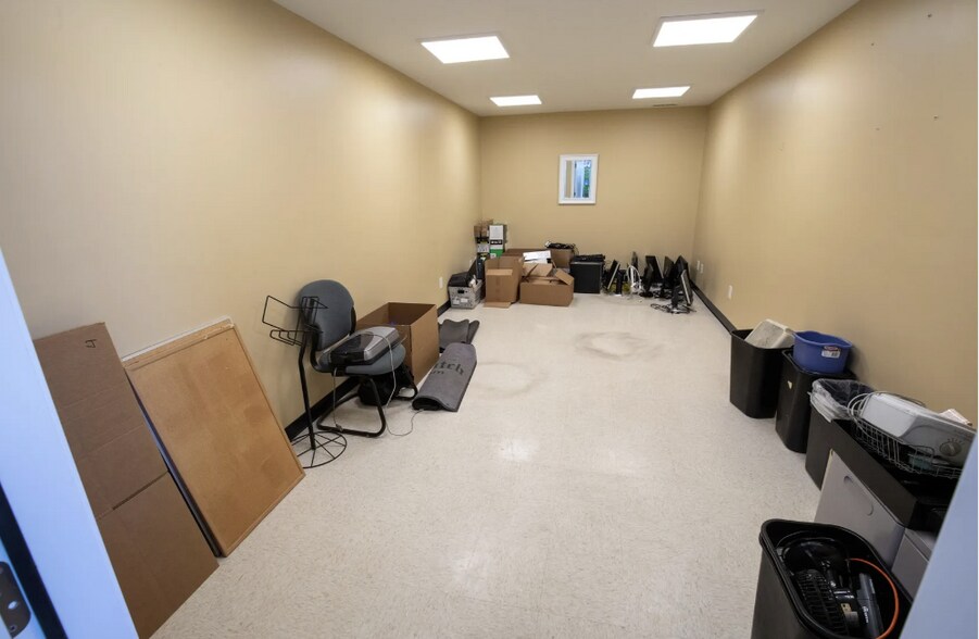 More Photos Of 347 Braley Rd, Huntington Flex For Sale