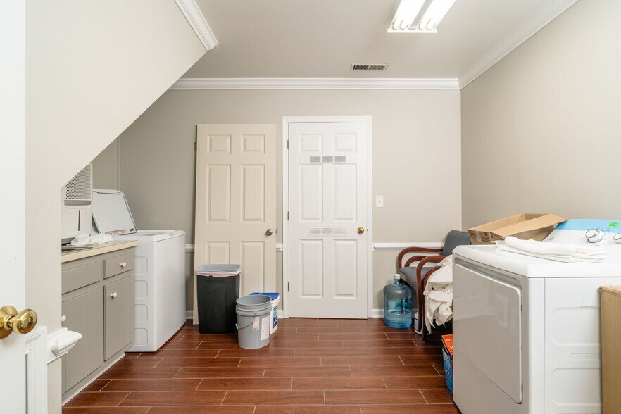 More Photos Of 413 N Coalter St, Staunton Office Residential For Lease