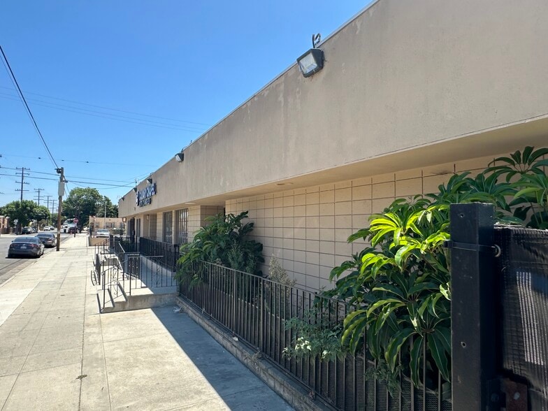 More Photos Of 2008 E 87th St, Los Angeles Schools For Sale