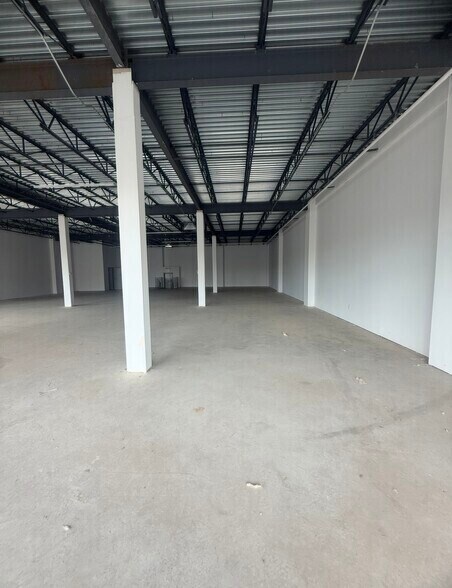 More Photos Of 441 Northfield Ave, Staten Island General Retail For Lease