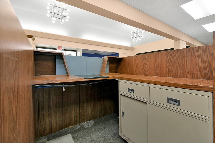 More Photos Of 245 N Seltzer St, Crestline Bank For Sale