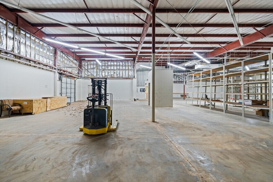 More Photos Of 7705 Quaker Ave, Lubbock Freestanding For Sale