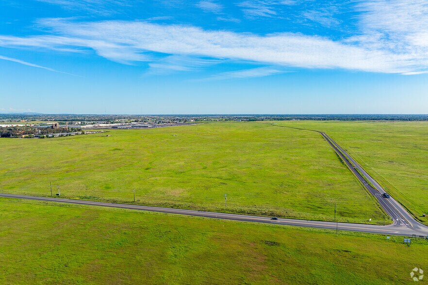 More Photos Of North Foothills Boulevard, Lincoln Warehouse For Lease