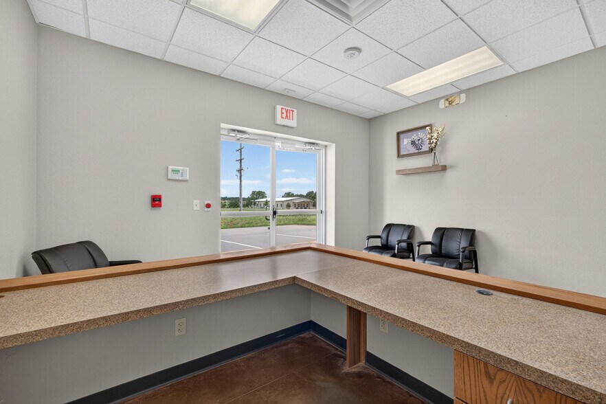 More Photos Of 906 S Eastern Ave, Elk City Warehouse For Sale
