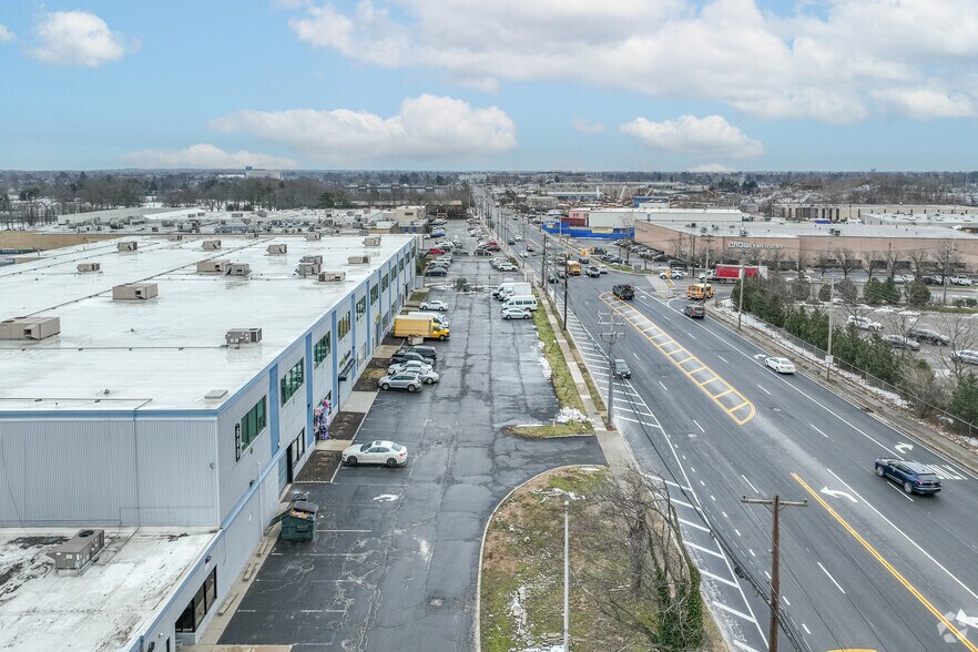 More Photos Of 600 W John St, Hicksville Warehouse For Lease