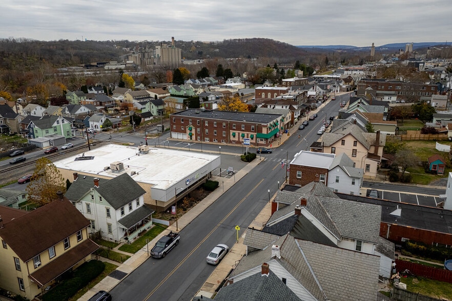 More Photos Of 1620 Main St, Northampton Drugstore For Lease