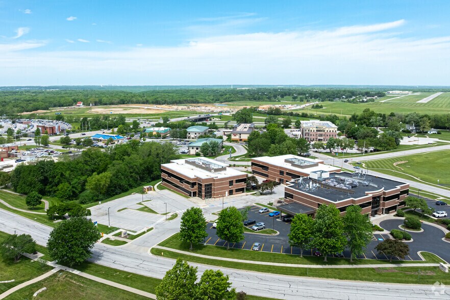 More Photos Of 200 NE Mulberry St, Lee's Summit Office For Lease