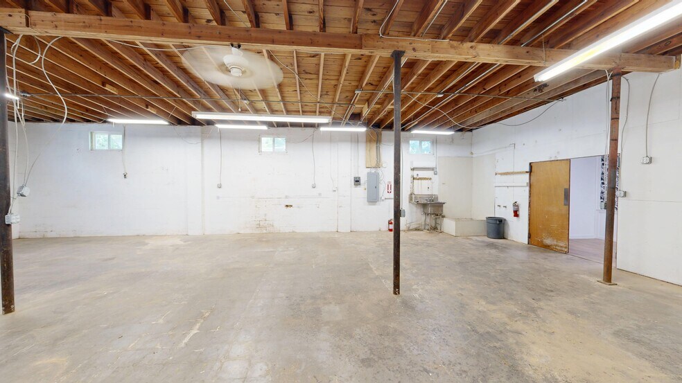 More Photos Of 2539-2545 Coolidge Ave, Orlando Warehouse For Lease