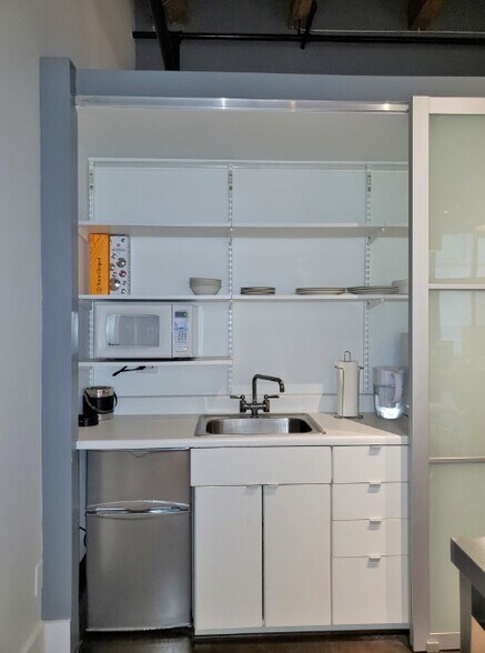 More Photos Of 824 W Superior St, Chicago Office Residential For Sale