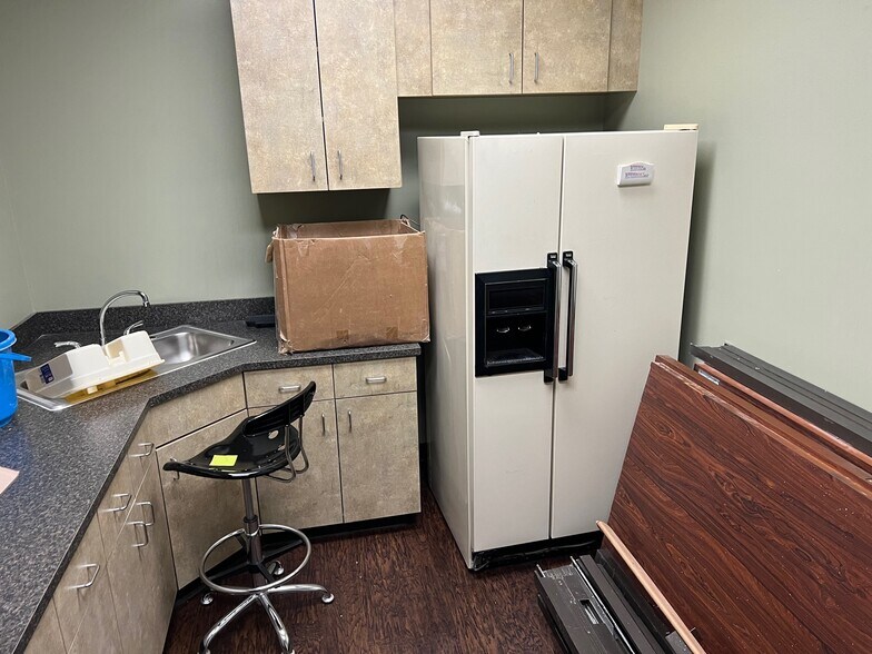 More Photos Of 11110 E I-10 Fwy, Houston Office For Sale