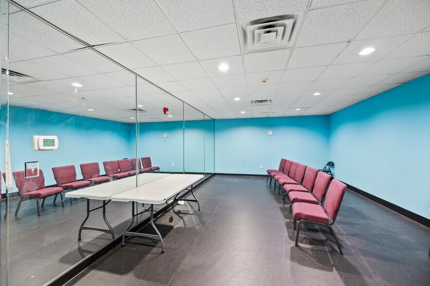 More Photos Of 3300 Reynolda Rd, Winston-Salem Light Manufacturing For Sale