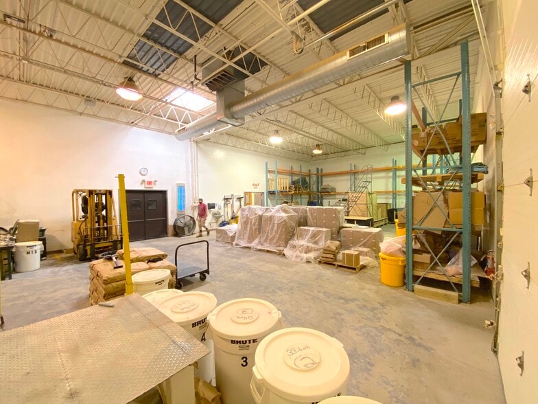 More Photos Of 16758 W Park Circle Dr, Bainbridge Warehouse For Lease