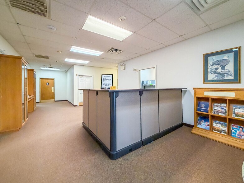 More Photos Of 155 Bradford Dr, Berlin Medical For Sale