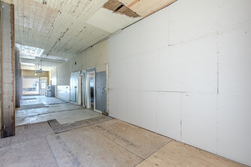 More Photos Of 221 S Main St, McGregor Storefront Retail Office For Sale