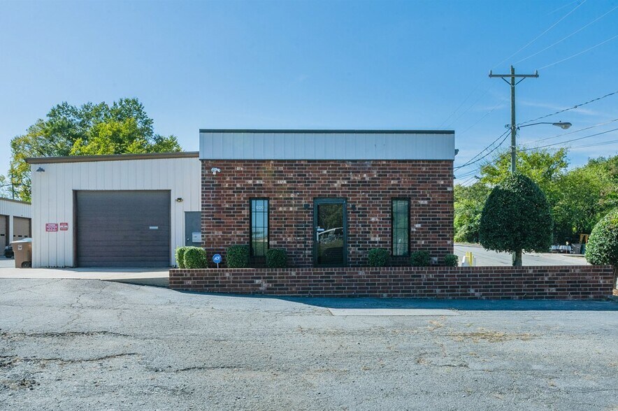 More Photos Of 600 Tipton Pl, Greensboro Flex For Lease