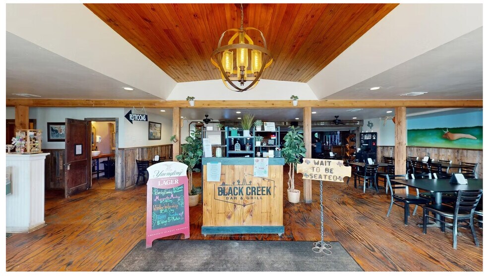 More Photos Of 1721 Texas State Highway 173 Hwy, Devine Restaurant For Sale