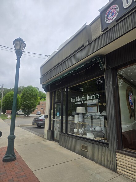 More Photos Of 14 N Franklin Tpke, Ho-Ho-Kus General Retail For Lease