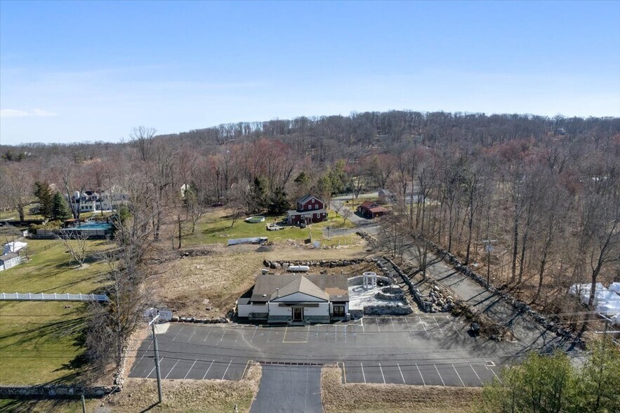 More Photos Of 439 Candlewood Lake Rd, Brookfield Freestanding For Sale