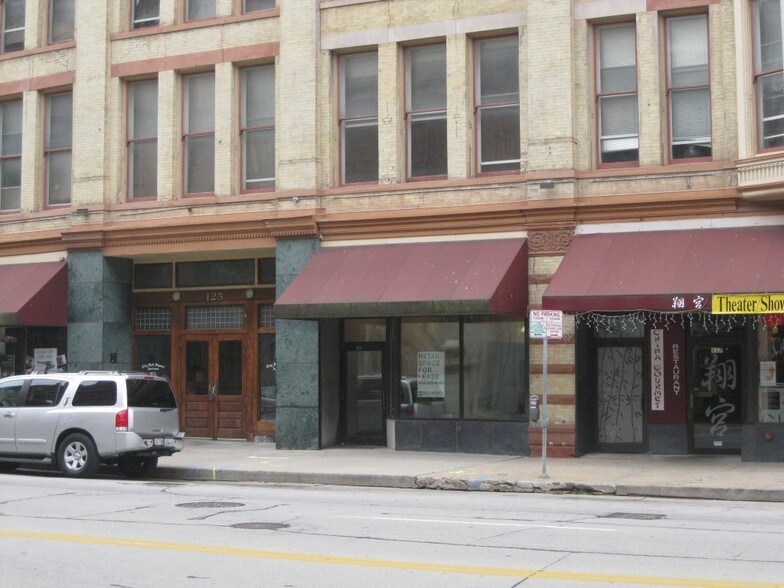 More Photos Of 117-137 E Wells St, Milwaukee Apartments For Lease