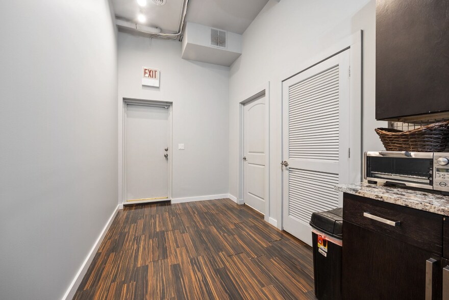 More Photos Of 2853 N Pulaski Rd, Chicago Storefront Retail Office For Sale