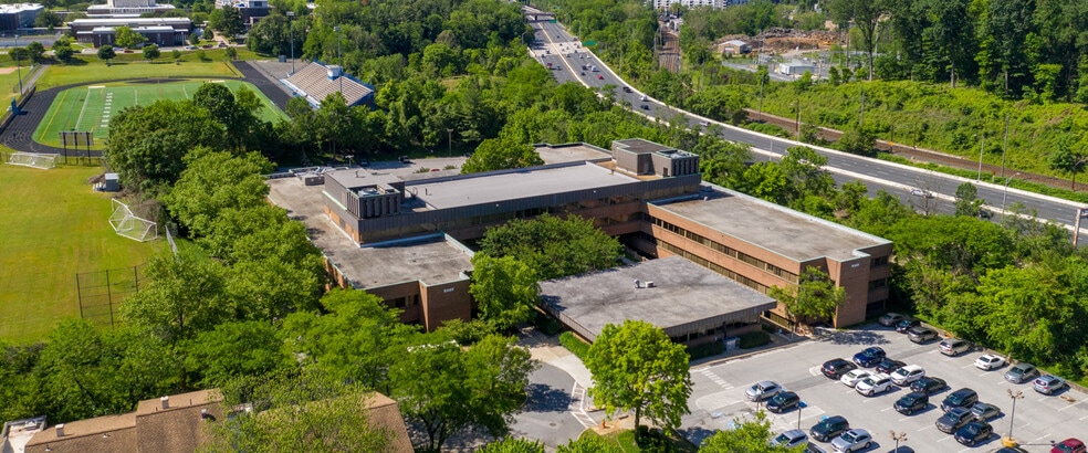 More Photos Of 2 Hamill Rd, Baltimore Medical For Lease