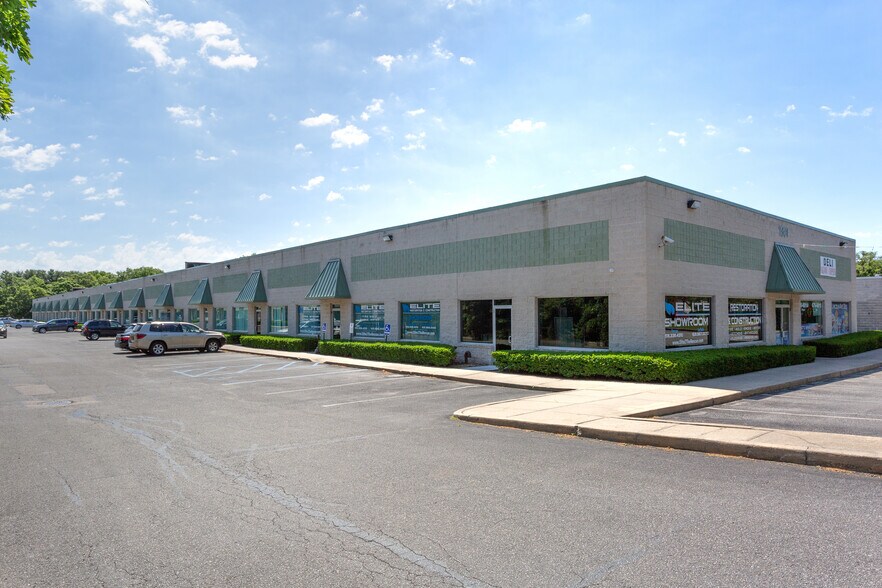 More Photos Of 1361 Lincoln Ave, Holbrook Warehouse For Lease