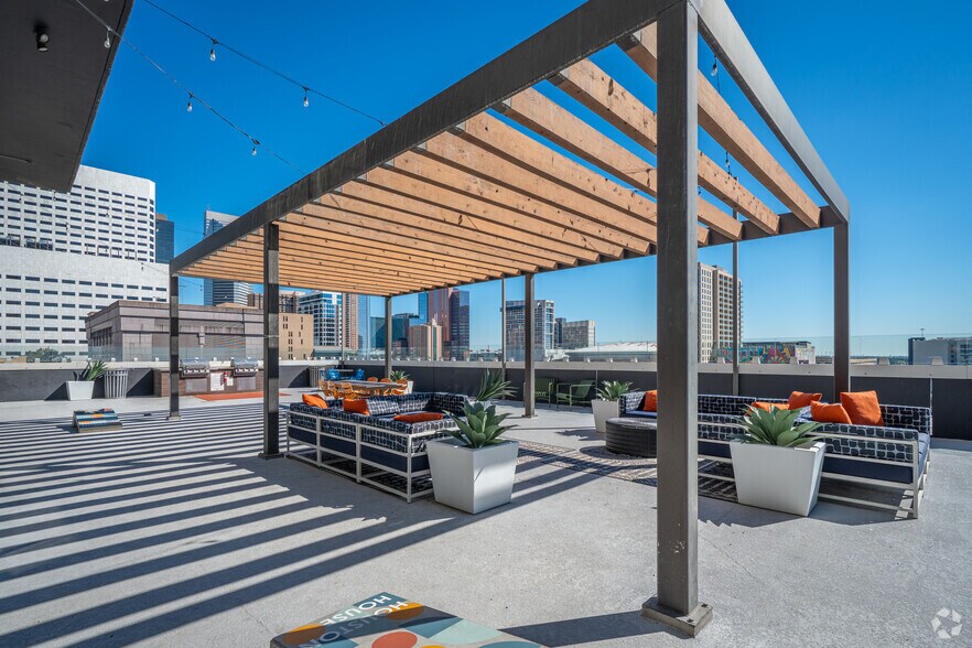 More Photos Of 1617 Fannin St, Houston Multifamily For Sale