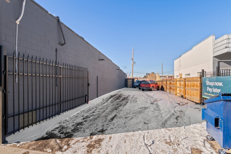 More Photos Of 1535 Chester St, Aurora Auto Repair For Sale