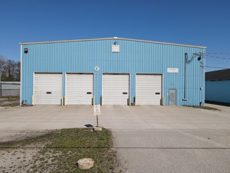 More Photos Of 300 E Chicago St, Syracuse Showroom For Lease