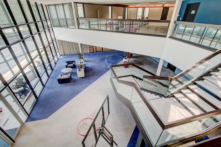 More Photos Of 575 W Madison St, Waterloo Loft Creative Space For Lease