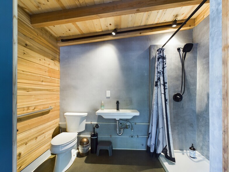 More Photos Of 15960 Bottle Rock Rd, Cobb Hotel For Sale