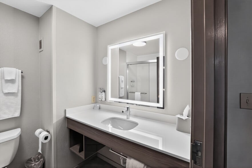 More Photos Of 1388 E Oglethorpe Hwy, Hinesville Hotel For Sale