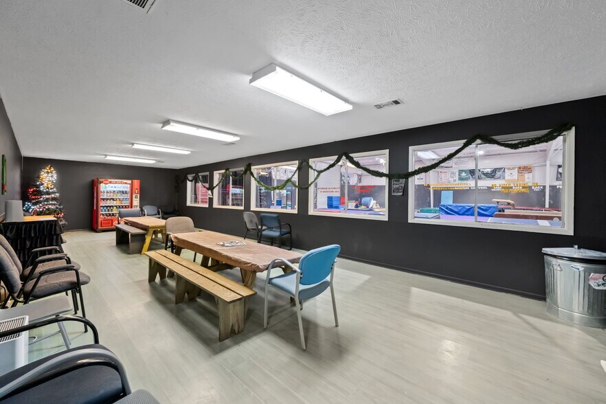 More Photos Of 115 N Willis Ave, Livingston Warehouse For Sale