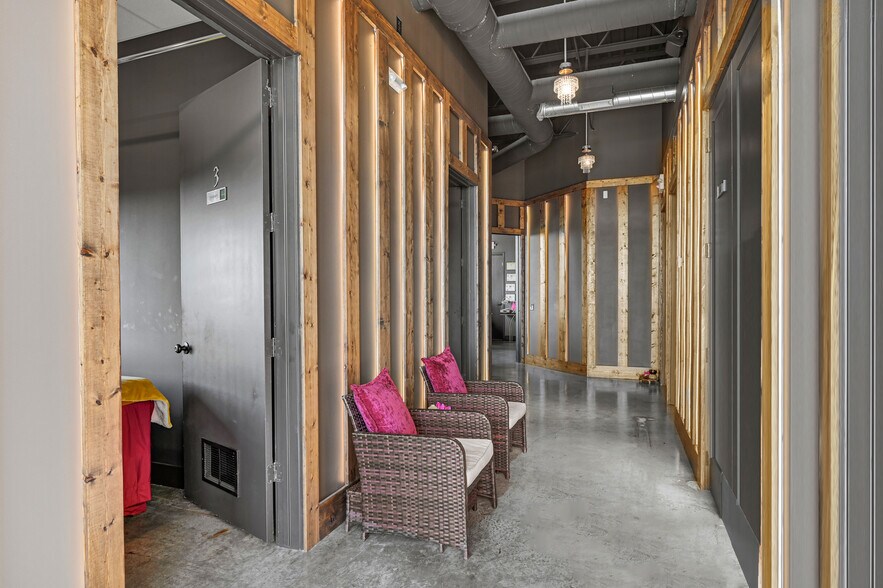 More Photos Of 1511 W 12th St, Houston Office For Sale