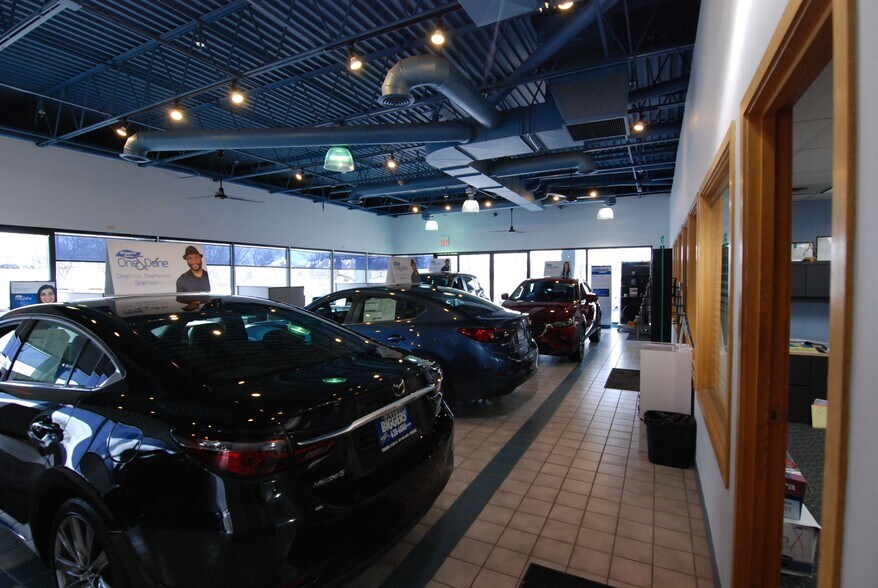 More Photos Of 1320 E Chicago St, Elgin Auto Dealership For Sale