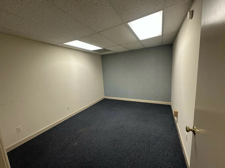More Photos Of 960 N Winstead Ave, Rocky Mount Showroom For Sale