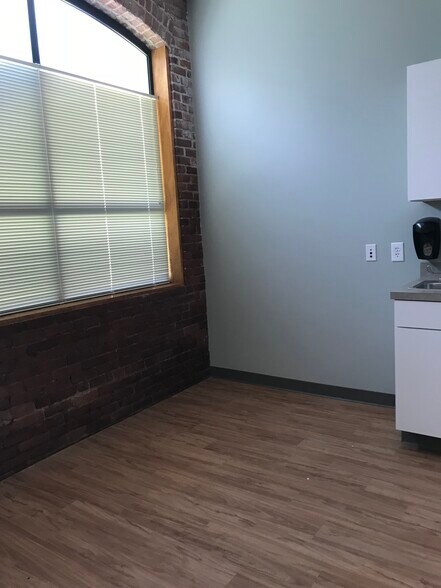 More Photos Of 594 Great Rd, North Smithfield Medical For Lease